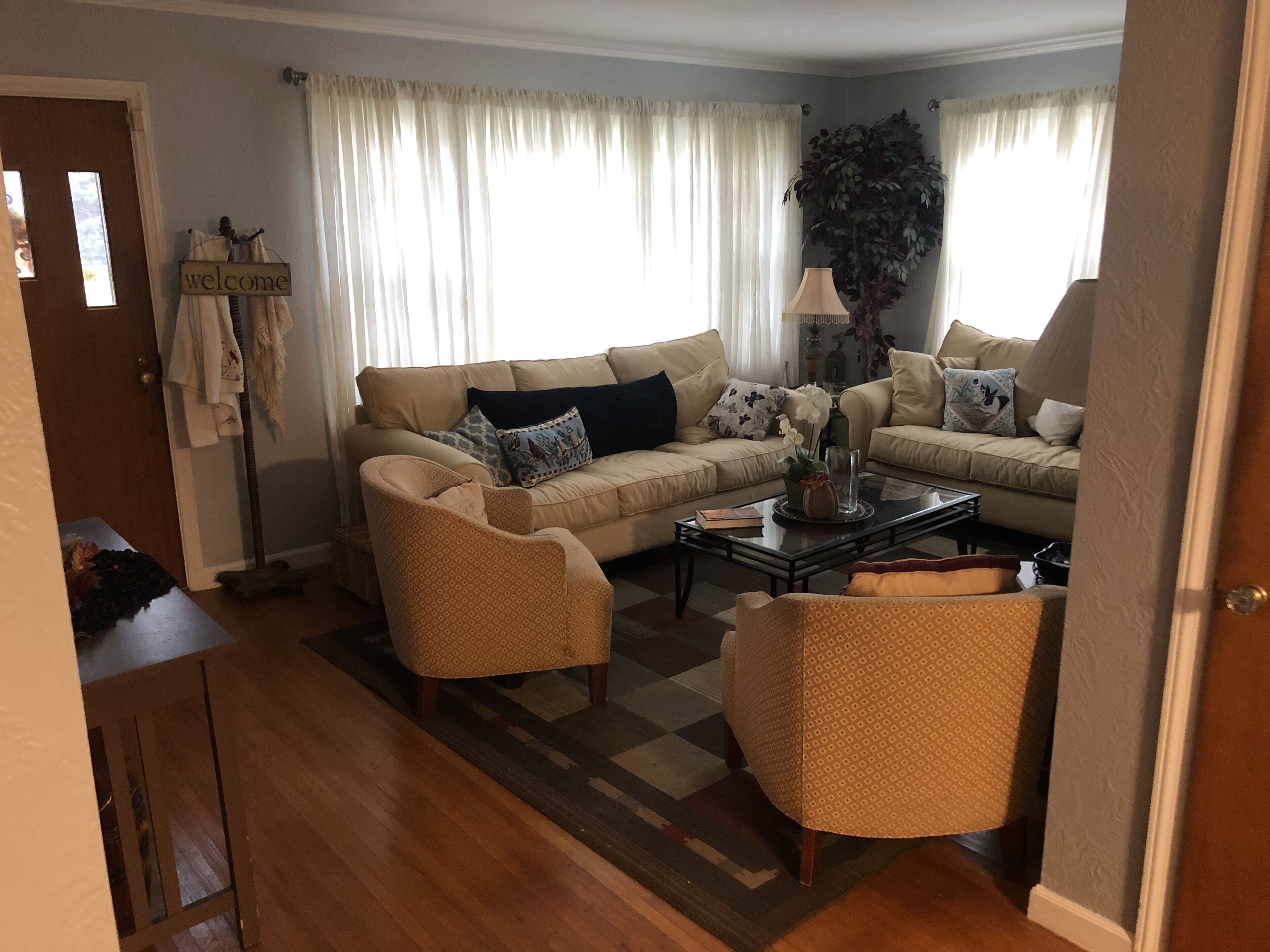 Great 5 bedroom 2 bath house located Very near Bradley and downtown Peoria