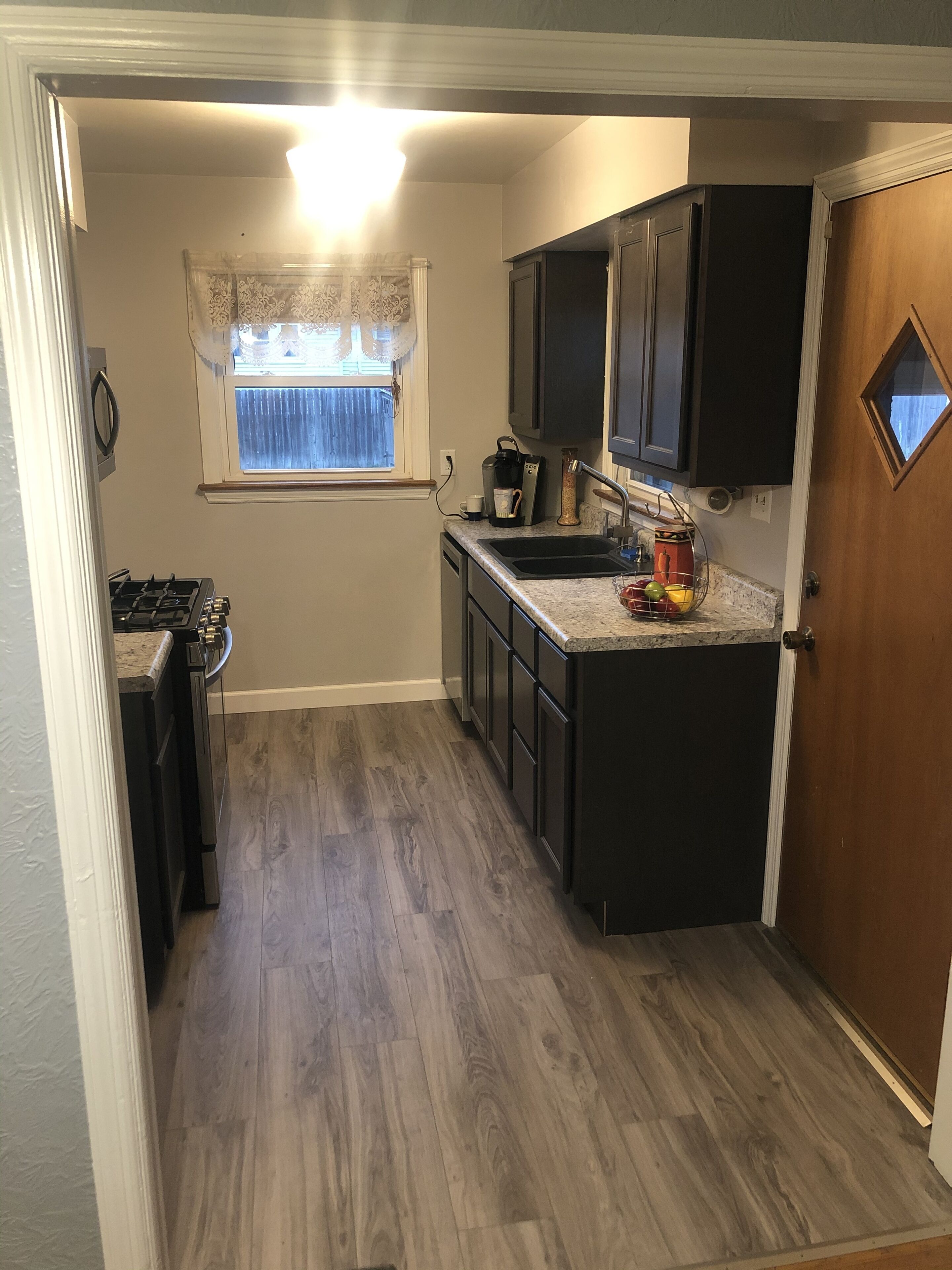 Great 5 bedroom 2 bath house located Very near Bradley and downtown Peoria