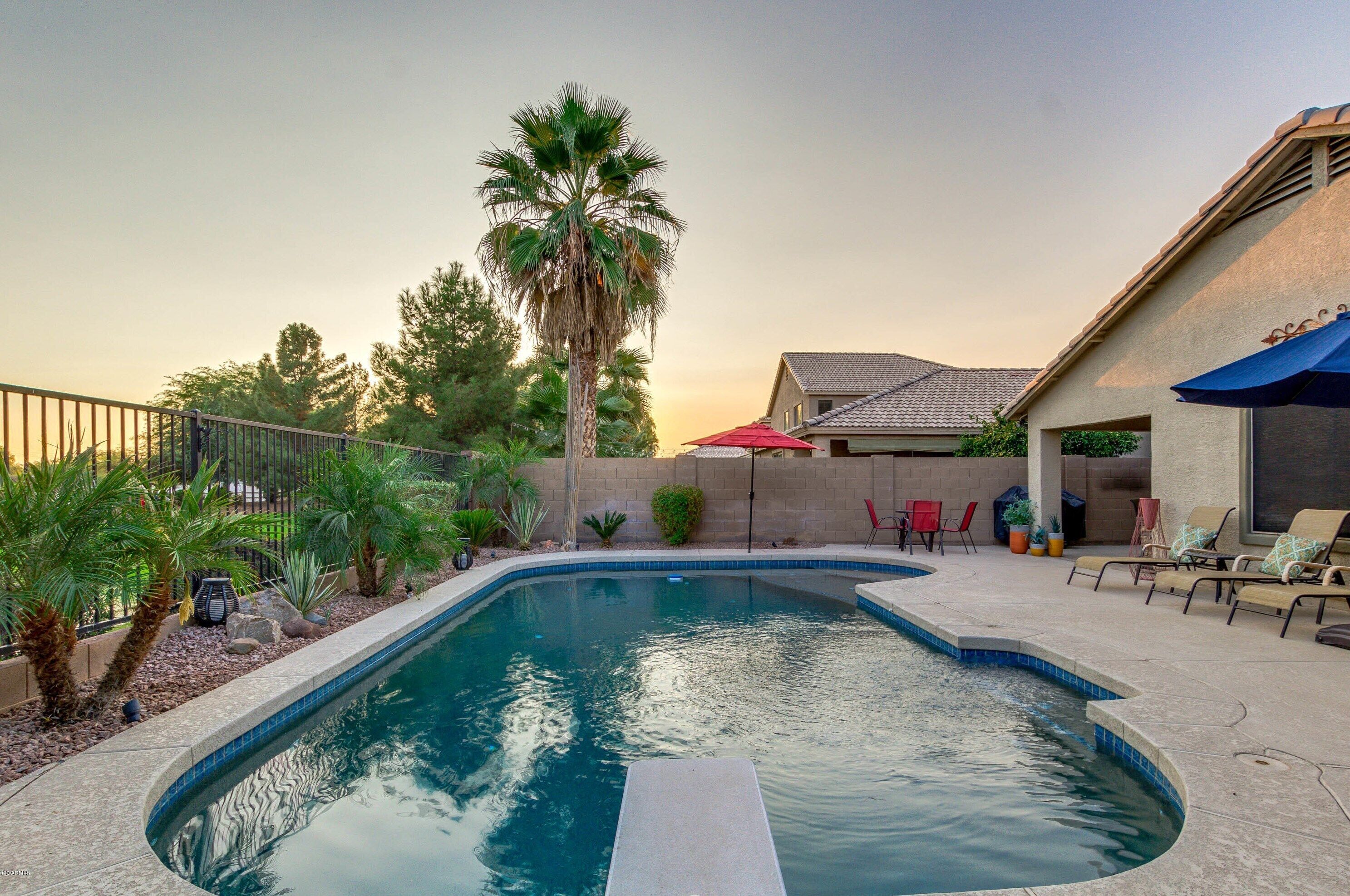 Beautiful 3 bedroom house with pool and hot tub! 