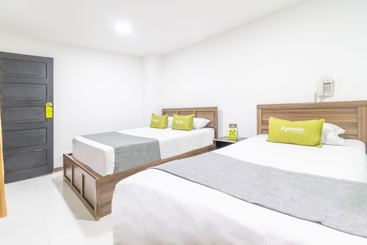 Triple Room | Desk, free WiFi, bed sheets
