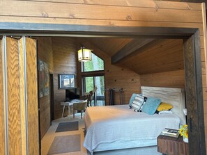 4 bedrooms, desk, free WiFi, bed sheets