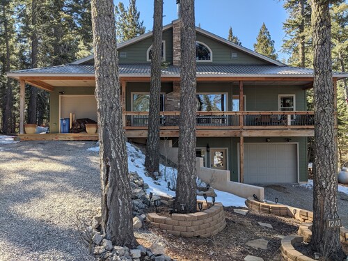 Woodlands Chalet: Forest, Luxury, Parking, Bedrooms w/ Ensuite Bathrooms, CLEAN