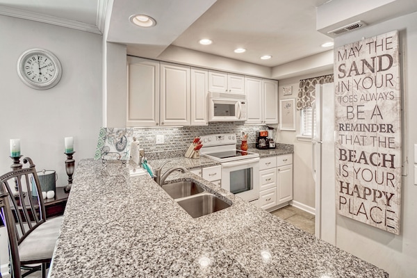 Full size kitchen, fully equipped!