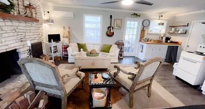 A Cozy, quiet and most perfect cottage beautifully located on a waterfront cove.
