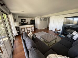 Smart TV, fireplace, DVD player