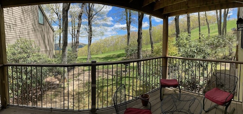 Eagles Court Ski In/Ski Out Condo with Walkable Location & Mountain Views!