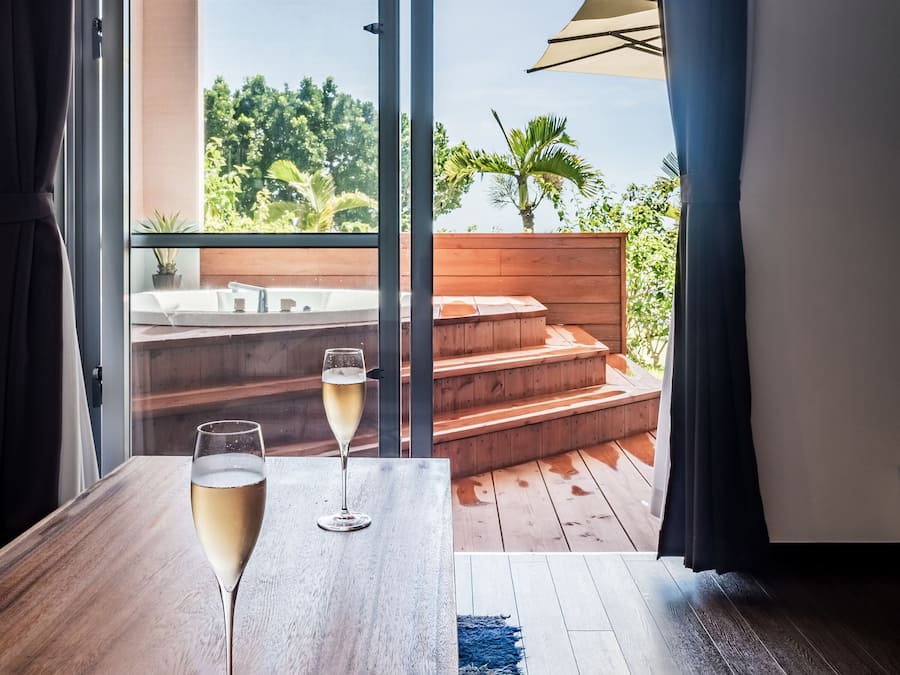 Ocean View Deluxe Suite, Non Smoking | 1 bedroom, individually decorated, individually furnished, free WiFi