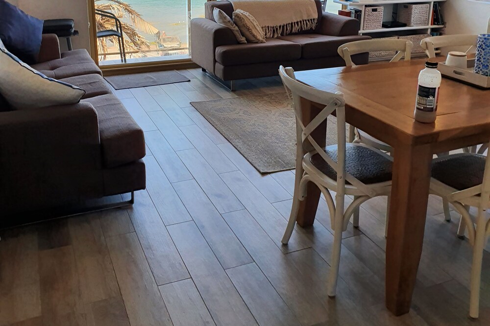 Spectacular waterfront holiday apartment. Best location in The Entrance.