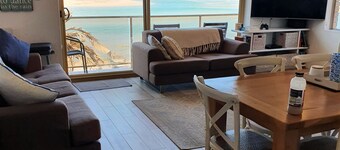 Spectacular Waterfront apartment. Best location in The Entrance.