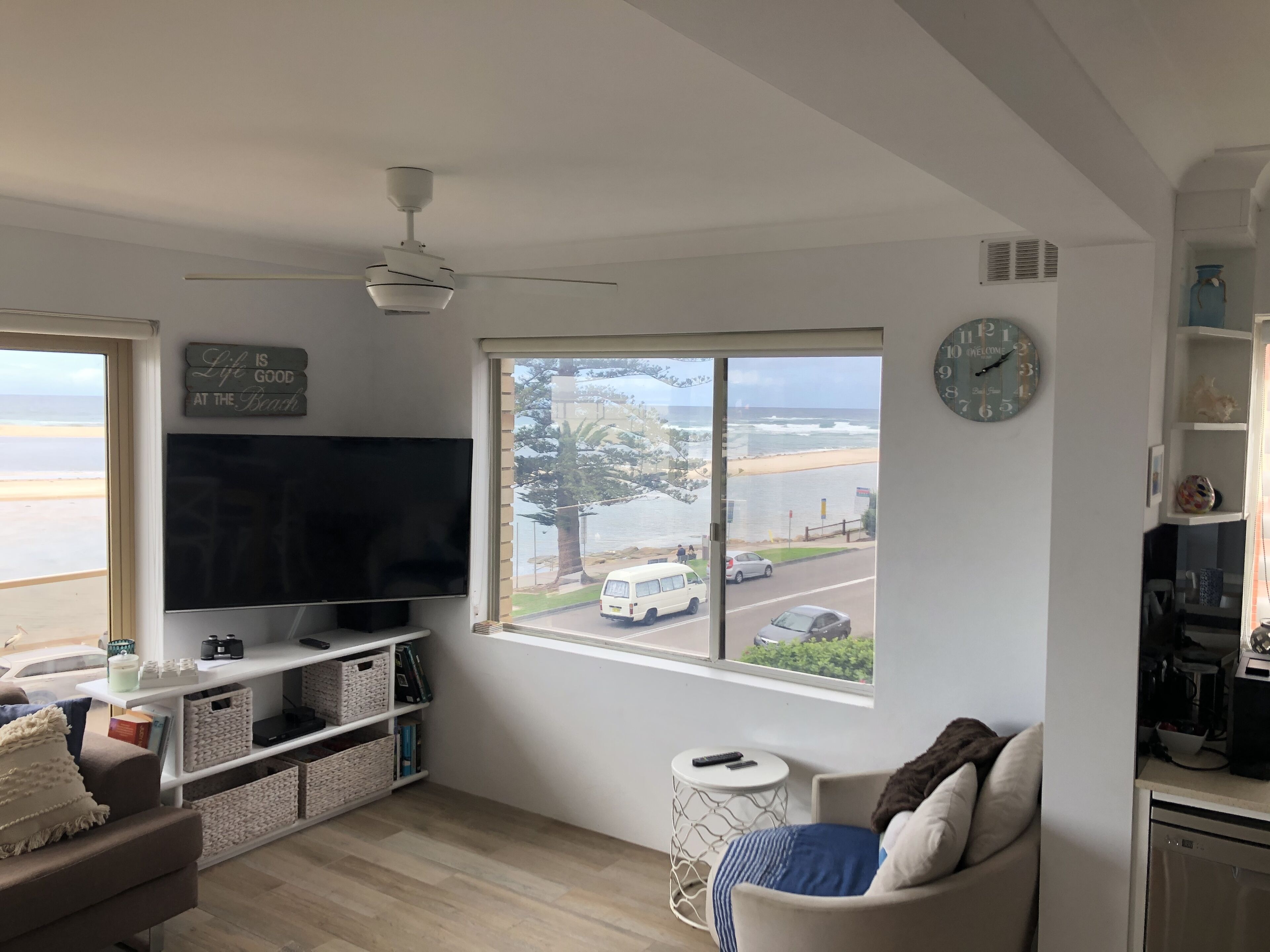 Spectacular waterfront holiday apartment. Best location in The Entrance.