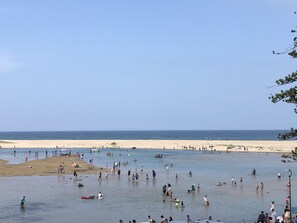 Una spiaggia nelle vicinanze