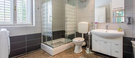 Villa | Bathroom