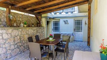 Villa | Terrace/patio