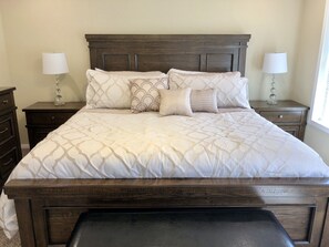 3 bedrooms, iron/ironing board, WiFi, bed sheets