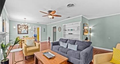 Quiet Neighborhood, nestled by the bay