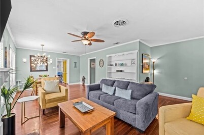 Quiet Neighborhood, nestled by the bay