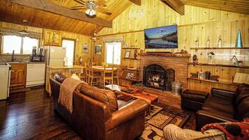 Smart TV, chimenea y futbolito