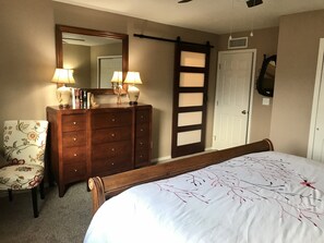 3 bedrooms, desk, iron/ironing board, travel cot