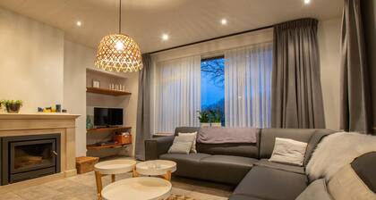 Child friendly detached villa with hot tub