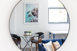 Executive appartement | Dineren in de kamer