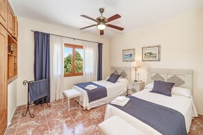 4 quartos, ferros/tábuas de passar roupa, Wi-Fi de cortesia