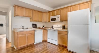 Private Guest Suite - near Alderwood Mall - Seattle