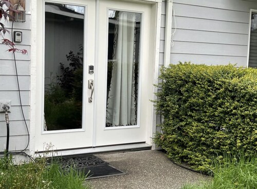 Private Guest Suite - near Alderwood Mall - Seattle