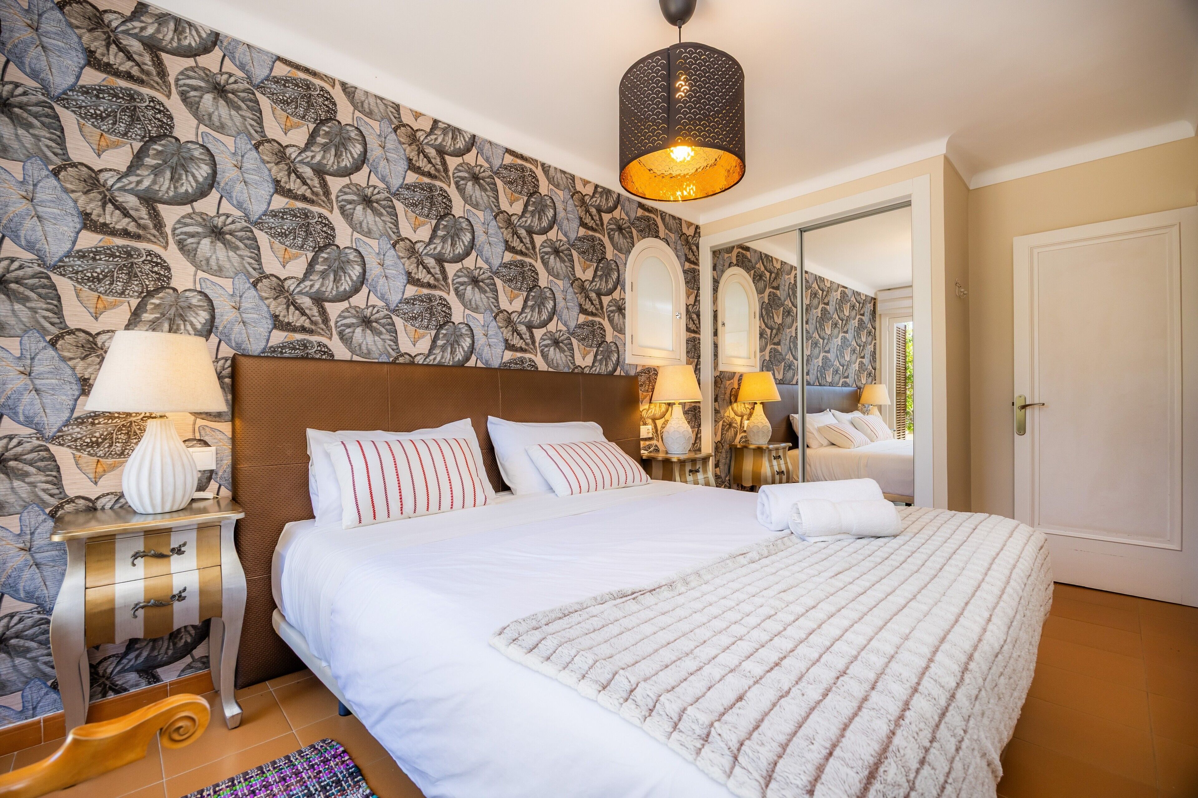 4 habitaciones, tabla de planchar con plancha y wifi gratis 