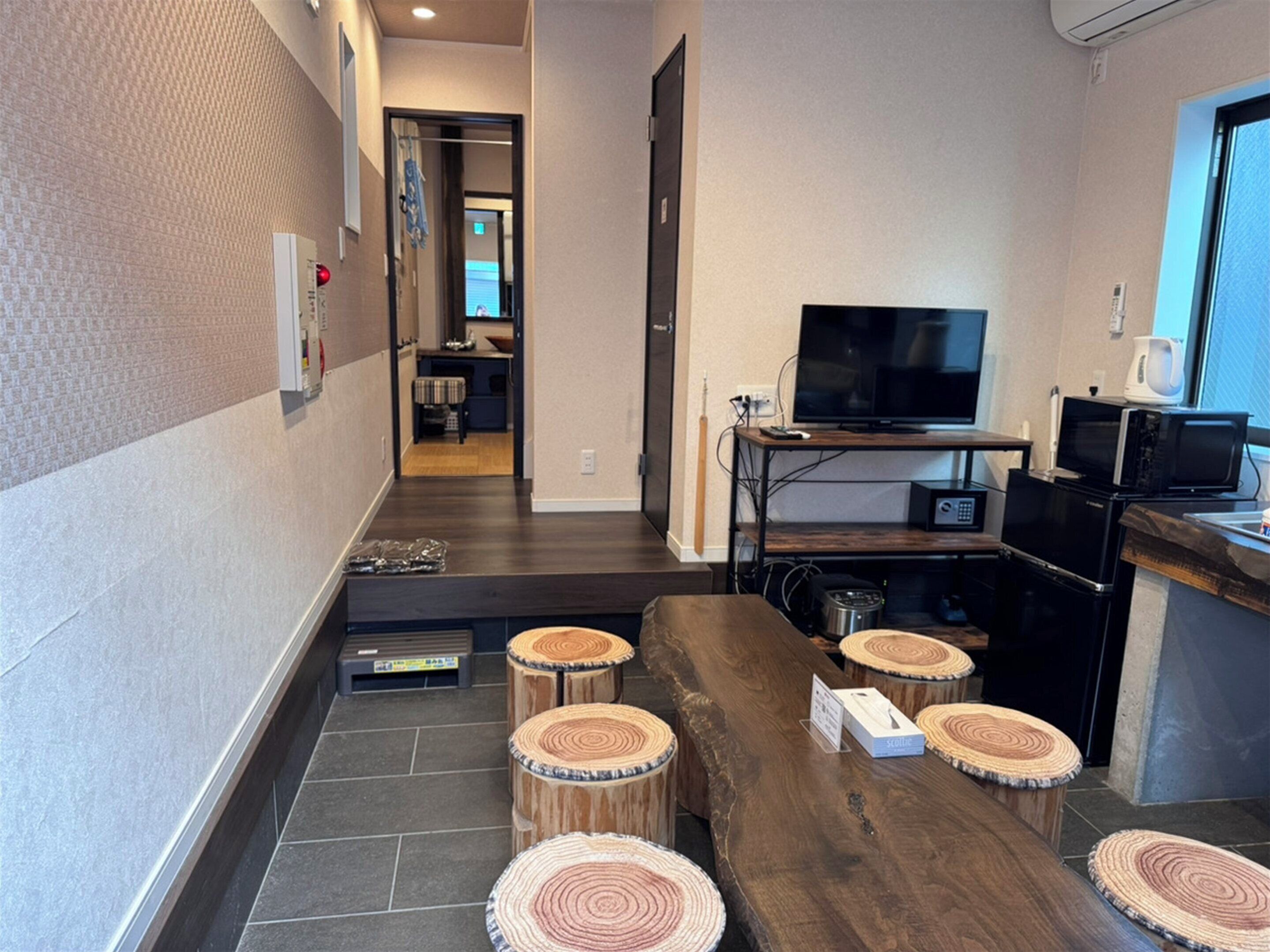 基本單棟房屋, 4 間臥室, 非吸煙房, 廚房 (Private Vacation Home) | 客廳 | 32 吋智能電視連數碼電視頻道