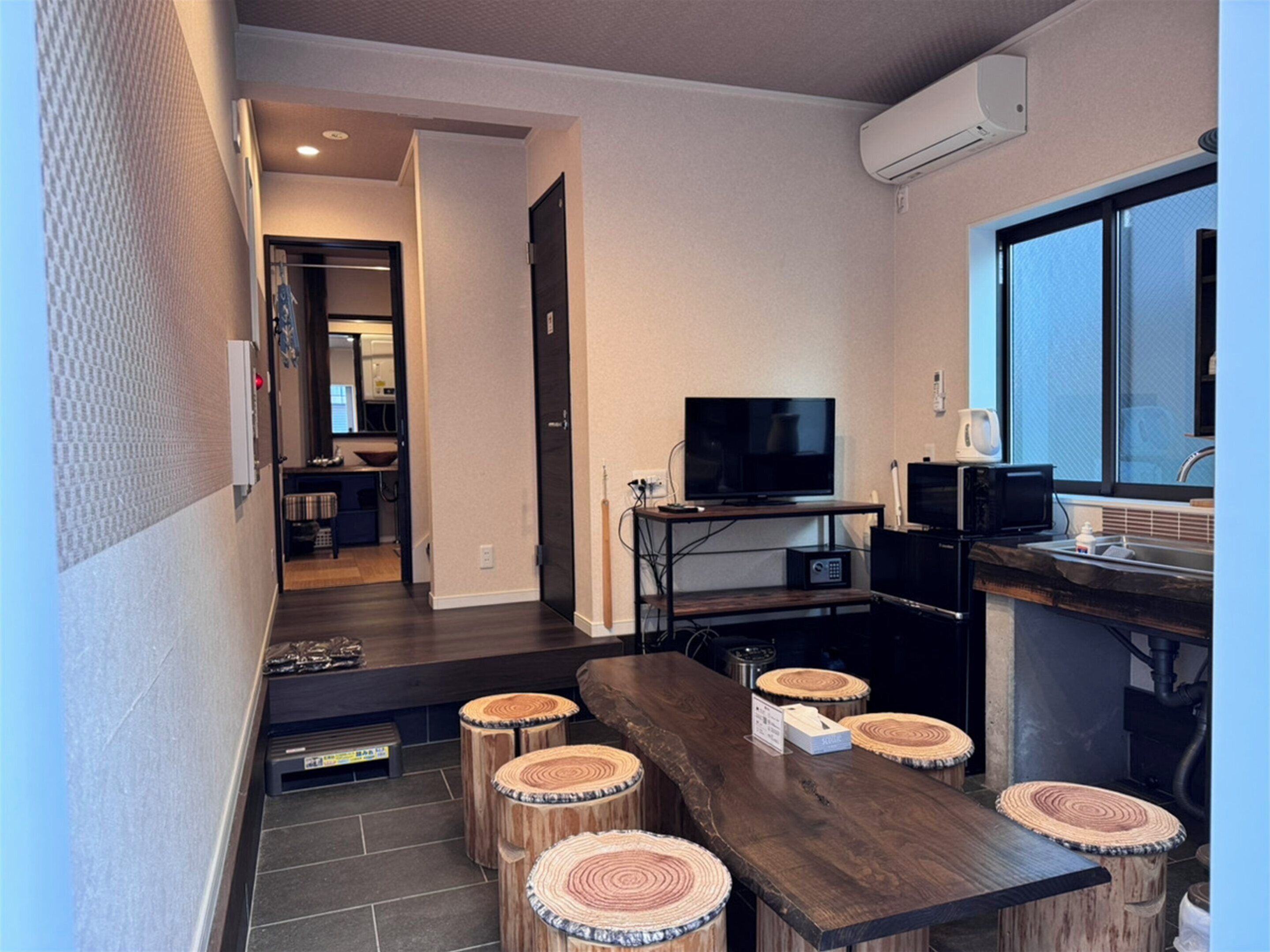 基本單棟房屋, 4 間臥室, 非吸煙房, 廚房 (Private Vacation Home) | 客廳 | 32 吋智能電視連數碼電視頻道