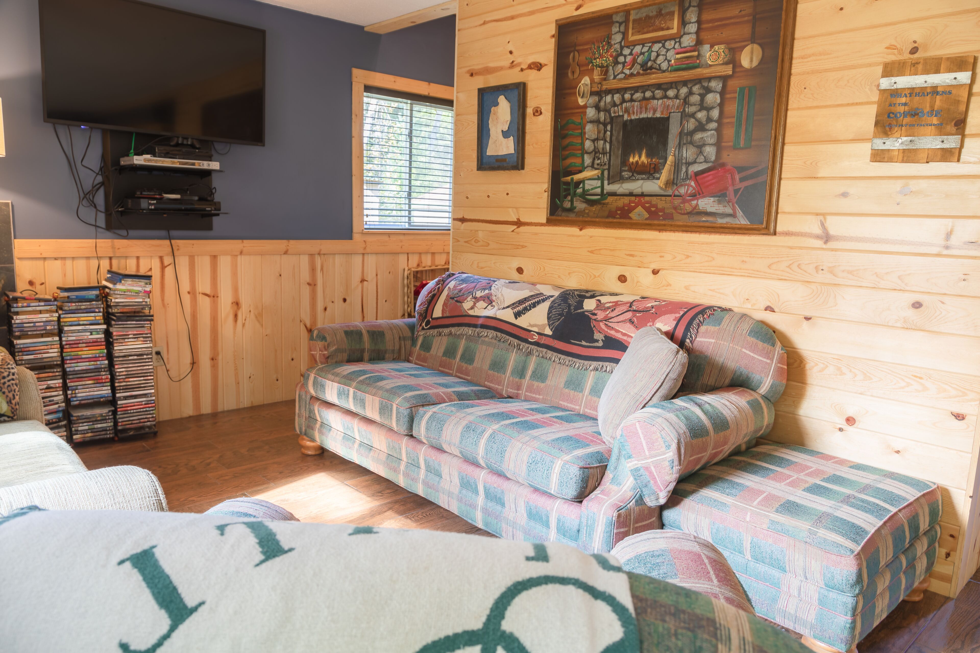 Cozy Riverfront Cottage