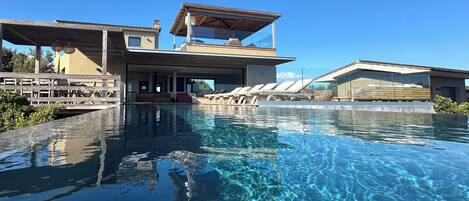 Piscine extérieure, piscine chauffée