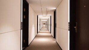 A long, narrow hotel corridor with doors on both sides, leading to individual rooms. - CITIGO HOUSE Tianhe Guangzhou (Guangzhou)