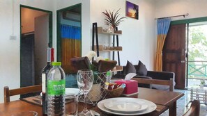 Standard Bungalow | In-room dining