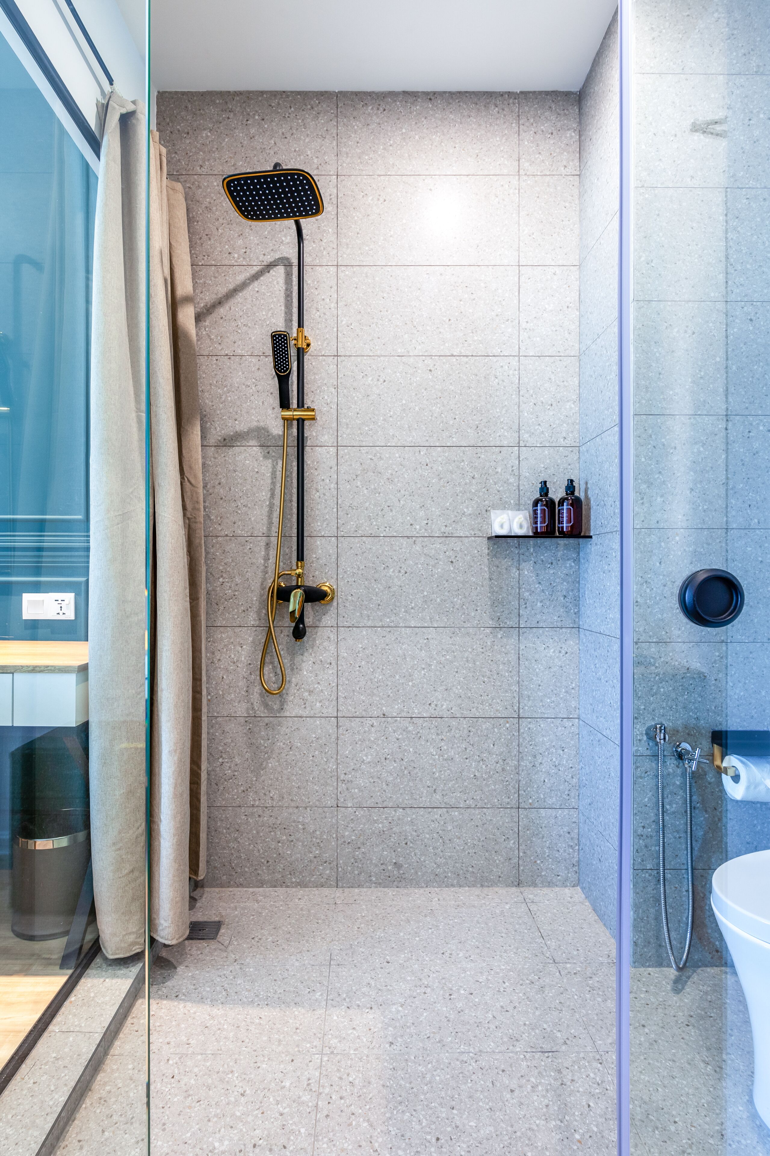 premier king room | bathroom | shower, rainfall showerhead, free toiletries, hair dryer