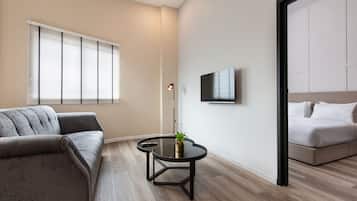 Wesley Suite | Living area | 40-inch Smart TV with digital channels, TV