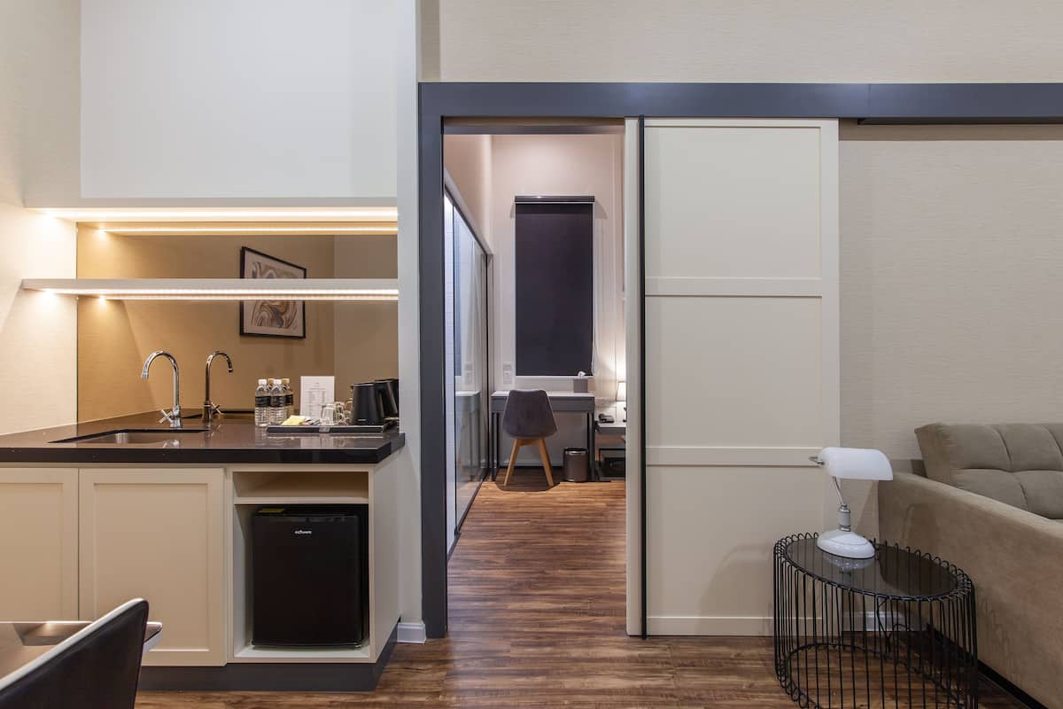 colley suite | living area | 40-inch smart tv with digital channels, tv