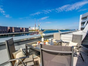 Unclassified image, 3 of 23, button