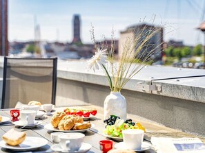 Unclassified image, 5 of 23, button