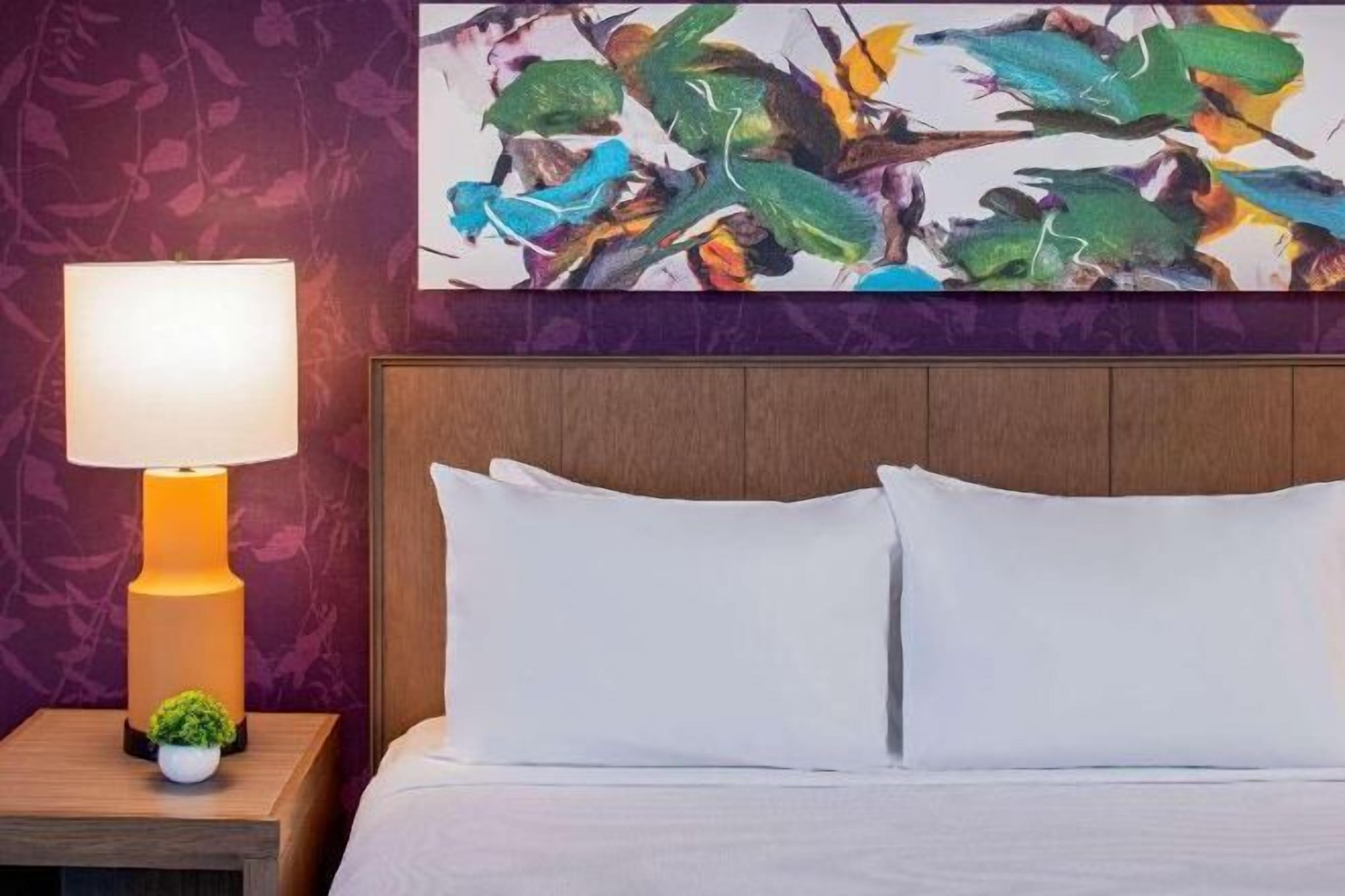 低過敏寢具、客房內保險箱、書桌、筆電工作空間