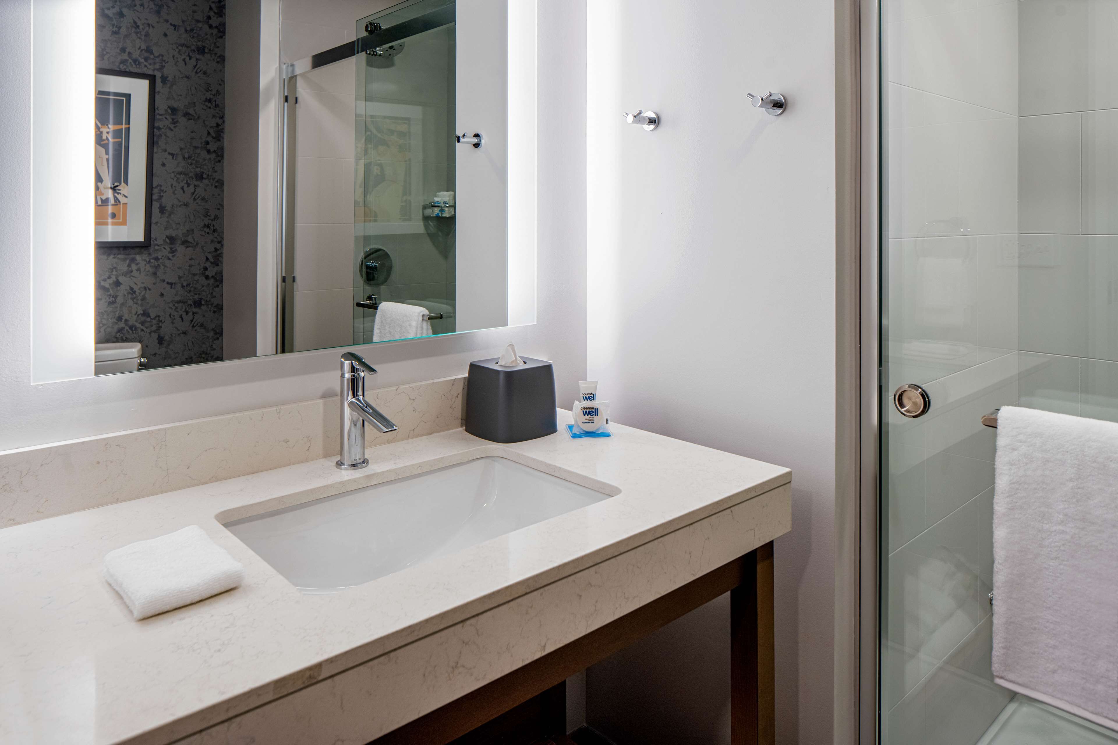 combined shower/bathtub, free toiletries, hair dryer, towels