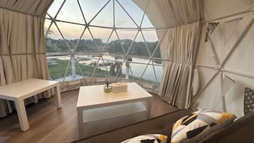 Riverfront Villa with Upper Deck Dome | 1 hálószoba, egyedi berendezés, sötétítőfüggöny és ingyenes wifi