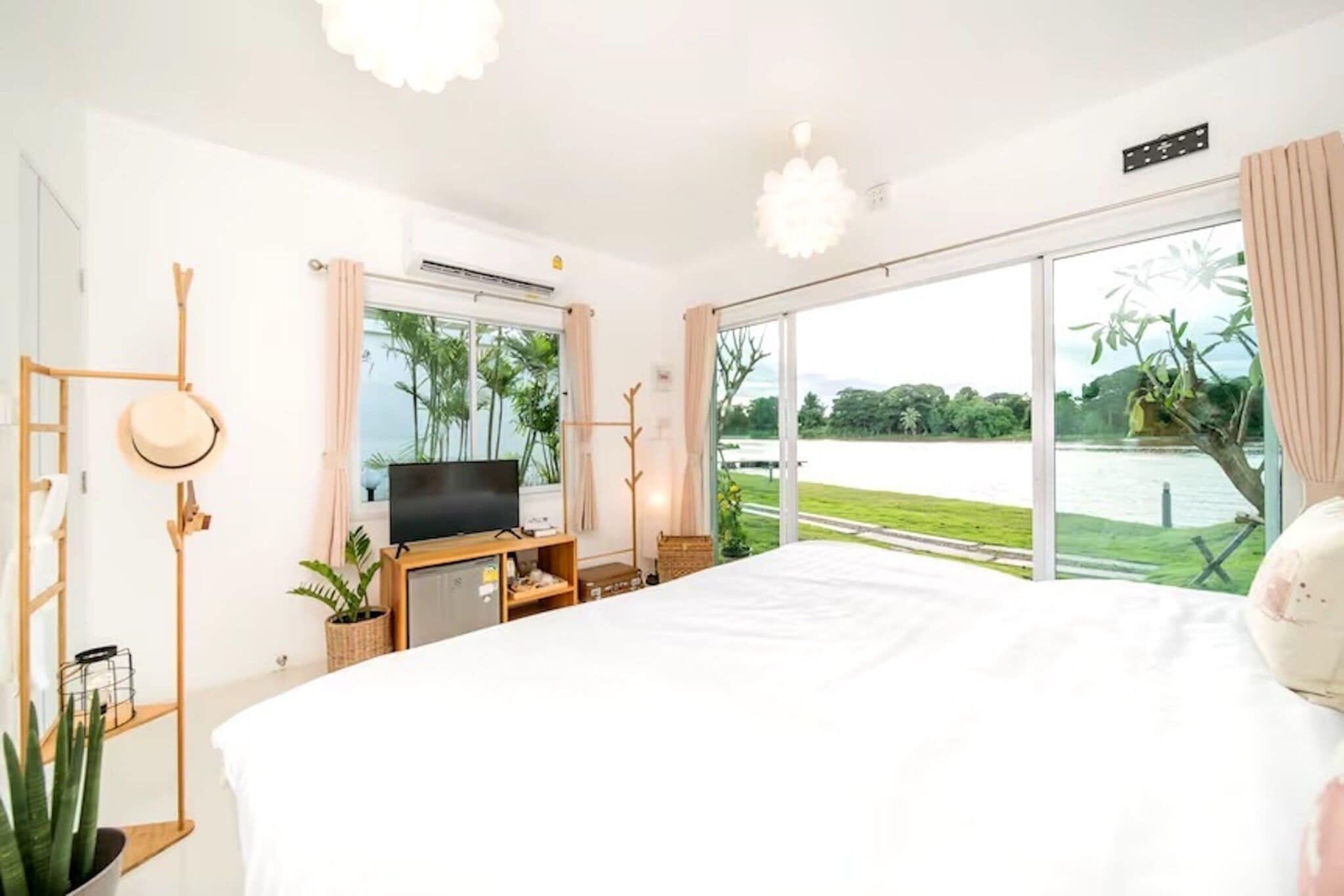 Individually furnished, blackout curtains, free WiFi, bed sheets