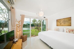 Riverfront Villa with Upper Deck Dome | 特色家居、遮光窗帘、免费 WiFi、床单