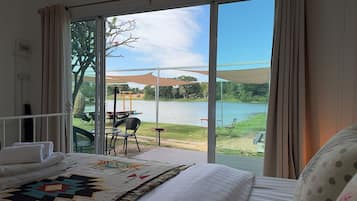 Riverfront Villa with Upper Deck Dome | 1 hálószoba, egyedi berendezés, sötétítőfüggöny és ingyenes wifi