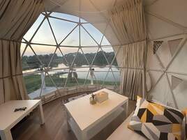 Riverfront Villa with Upper Deck Dome | Vista do quarto