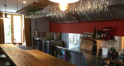 Charming 1-Bed Apartment with Kitchenette in Village Center