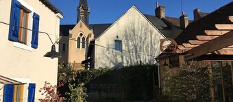 Charming 1-Bed Apartment with Kitchenette in Village Center