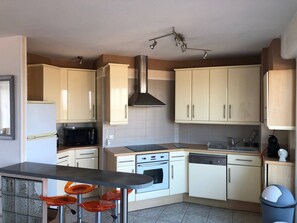 Microwave, stovetop, dishwasher