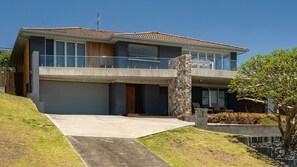 Exterior - Beach Break, Stunning View & Fantastic House (forster)